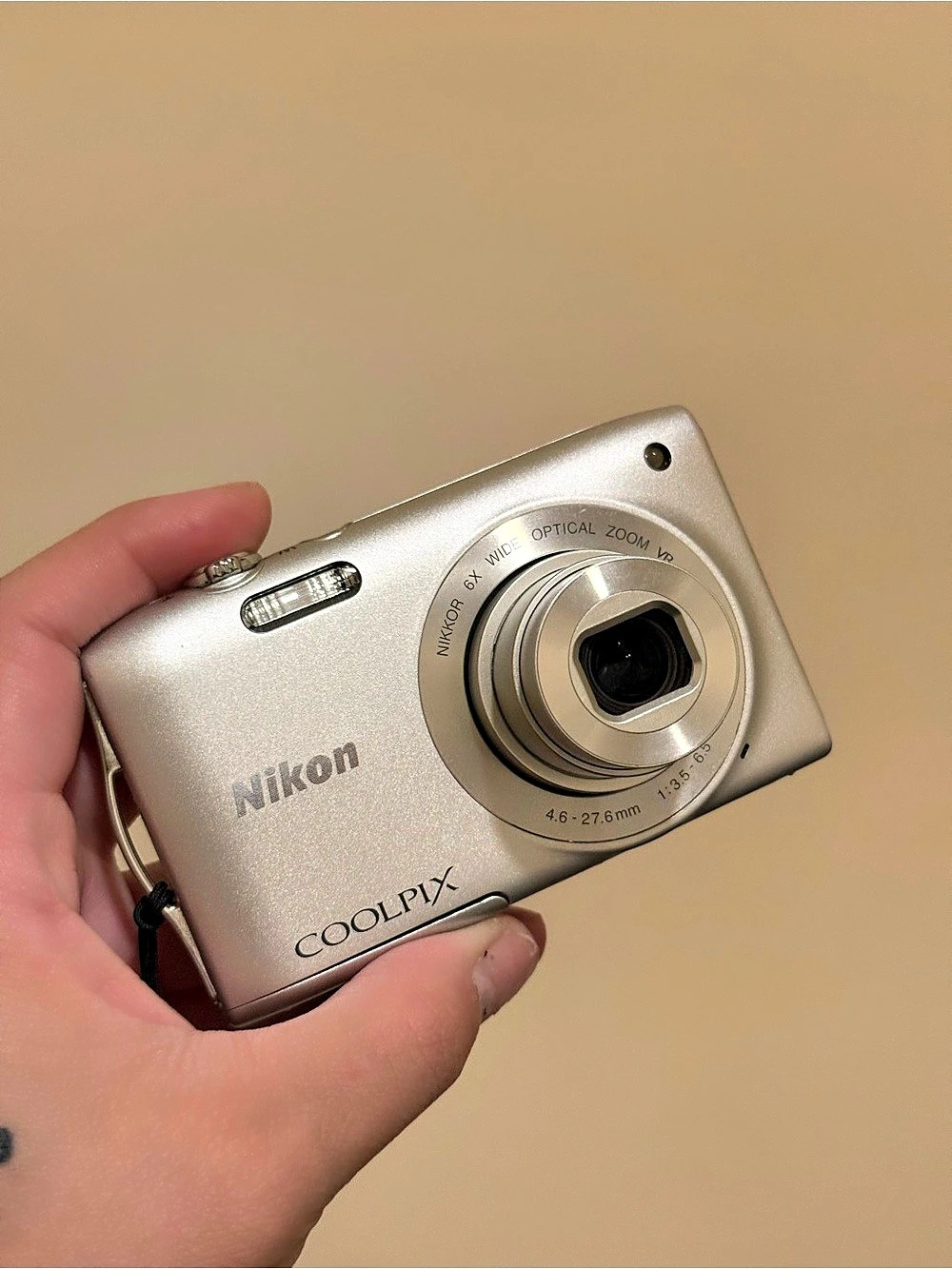 Nikon Coolpix S3300 Digital Camera Silver with Charger